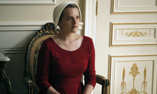 STJERNE: Elisabeth Moss spiller hovedrollen som tjenerinnen Offred i «The Handmaid's Tale». Foto: George Kraychyk/Hulu via AP/ NTB scanpix STJERNE: Elisabeth Moss spiller hovedrollen som tjenerinnen Offred i «The Handmaid's Tale». Foto: George Kraychyk/Hulu via AP/ NTB scanpix